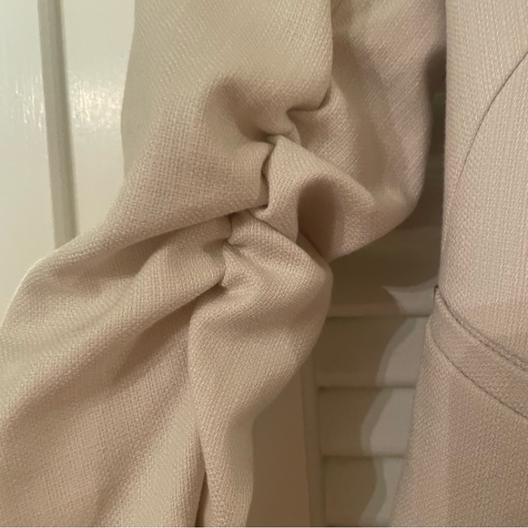 Ivory blazer from H&M - Picture 2 of 4